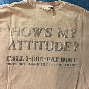 Thrashed and slightly stained hanes beefy red dirt arizona tee